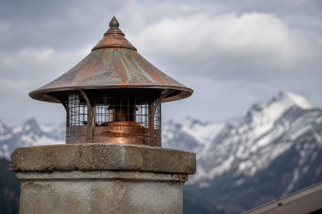 Beispiel: Schornsteinhaube auf dem Kamin